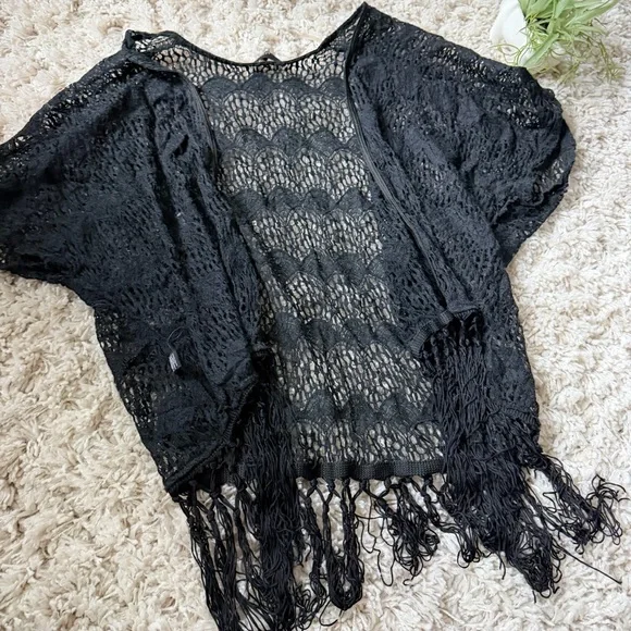 Chic Black Lace Kimono see thru short sleeve cardigan with Fringe - Picture 2 of 5